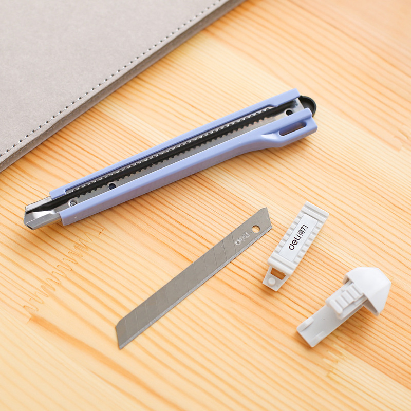 DELI/得力 美工刀 2031 浅蓝 产品尺寸;145*27mm 刀片尺寸：80mm*9mm*0.4mm 单位:把