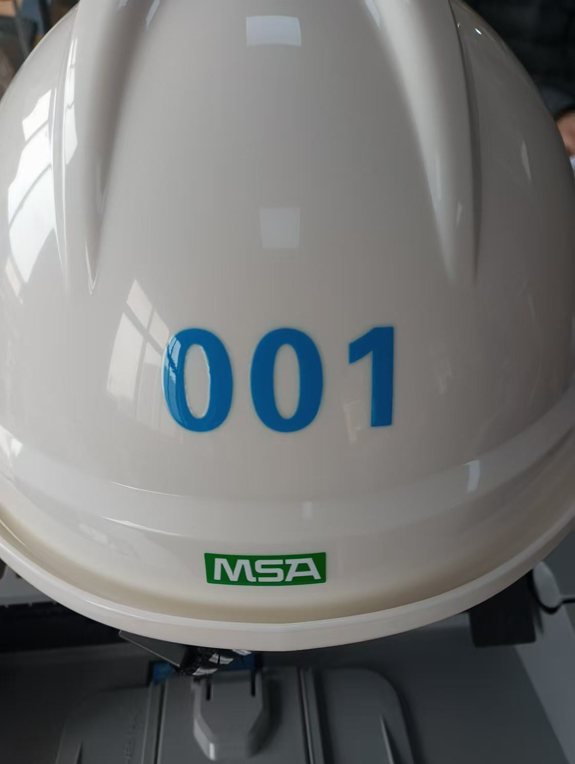 MSA/梅思安 安全帽（南京西坝专供） 10172476 豪华型ABS超爱戴  白色 需印logo（黑色字体）+编号 （编号需蓝色字体） 下单请附图     安全帽生产曰期请统一，若存在偏差，需保证日期偏差在1个月内 单位:顶